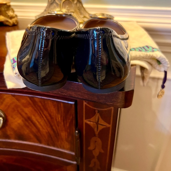 EEUC Tory Burch Navy Patent Leather Reva Ballet Flats Shoes Gold Logo Size 9 M - Picture 6 of 8